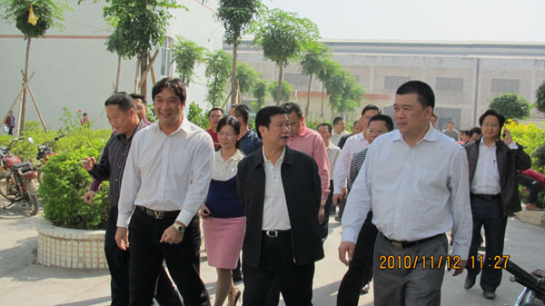 高要市委書記、市人大常委會主任范汝雄一行來我公司考察指導(dǎo)
(圖1)