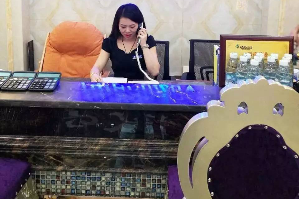 淡季無客打王者榮耀？優(yōu)秀的導購可沒時間干這個！-瓷磚十大品牌
(圖2)