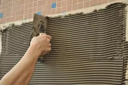 【十大品牌瓷磚裝修攻略】瓷磚膠標準施工7大步驟教你如何規(guī)范鋪磚！
(圖2)